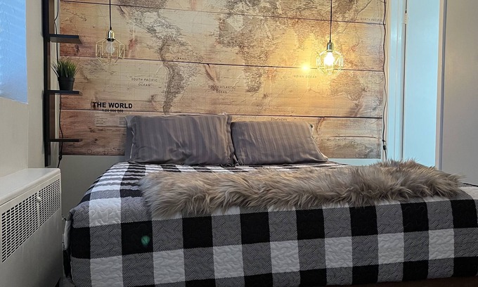 South London Apartment | The Bachelor Pad-In the Heart of Wortley Village!