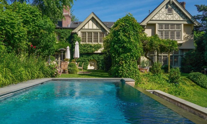 Village of East Hampton Bed & Breakfast | The Baker House 1650