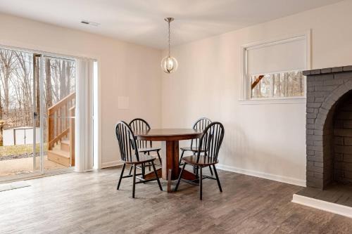 Warrenton Apartment | The Baldwin Flat - furnished for long-term stays