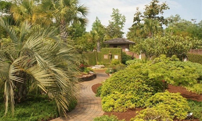 Wilmington Cottage | The Bali House - a tropical paradise in North Carolina!