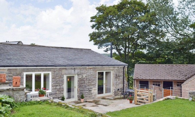 Beeley Cottage | The Barn at Grislow Field
