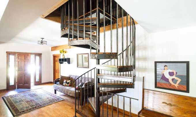 Pomona Cabin | The Barn: A Unique Stay in a Converted Barn on the SI Wine Trail!