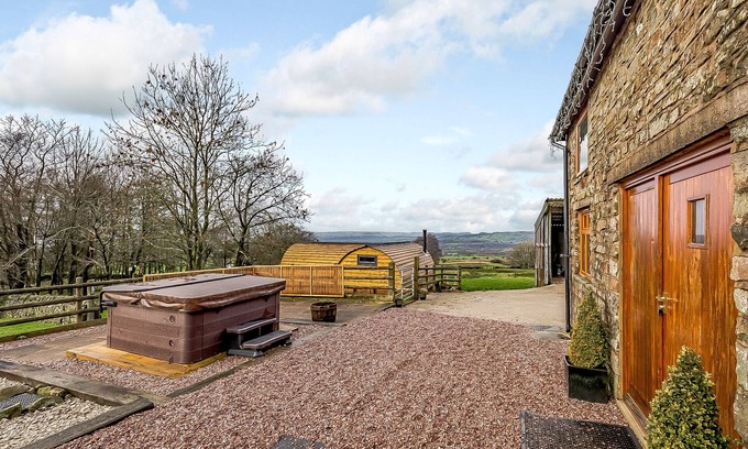 Leek House | The Barn at Brambles Farm - Sleeps 6, Hot Tub