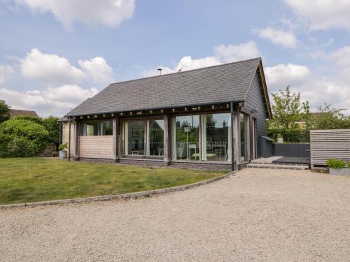 Colerne House | The Barn at Daubeneys