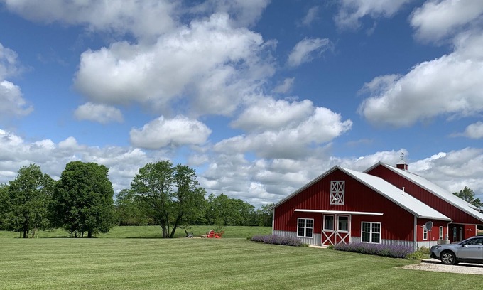 Paris Other | The Barn at Deva's Farm: Haute Blue Grass - Chill Retreat in the countryside