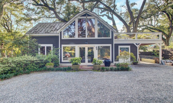 Summerville Historic District House | The Barn at Linwood - Tucked away in old downtown Summerville. A special getaway