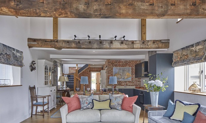 Alton Barnes House | The Barn - Delightful Wiltshire Holiday Home