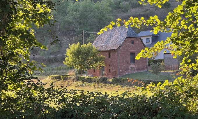 Marcillac-Vallon House | The barn in the heart of the valley
