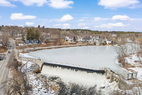 Pittsfield House | The Barn - Pet Friendly and Lake View