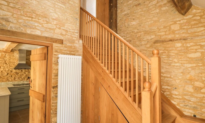 Nettleton Cottage | THE BARN, romantic, character holiday cottage in Colerne