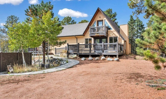 Divide House | The Bavarian Cottage - Hot Tub and Fire Pit