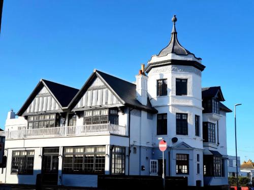 Pevensey Bed & Breakfast | The Bay Hotel