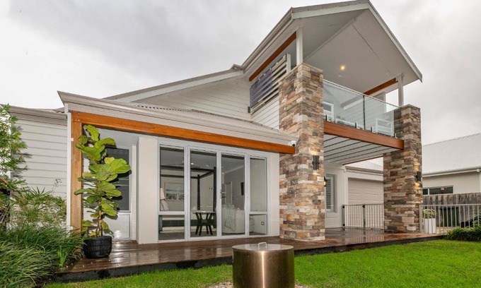 Quindalup House | The Bay Retreat - Luxury coastal property directly opposite the crystal-clear waters of Geographe Bay