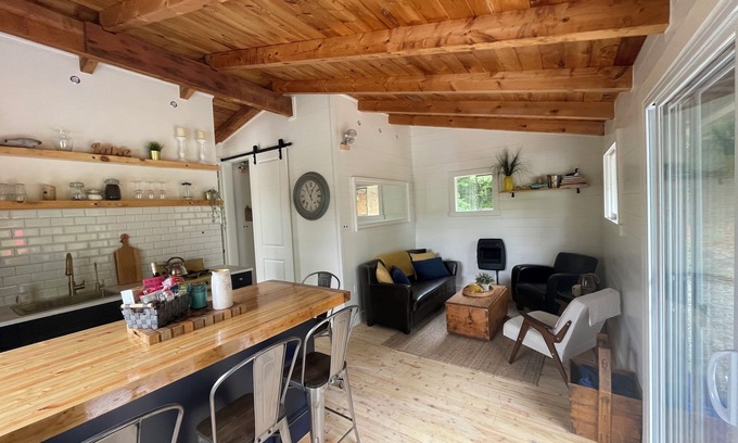 Frontenac Cottage | The Bay Stay! Fully Renovated Off-Grid Waterfront Cottage on Burridge Lake