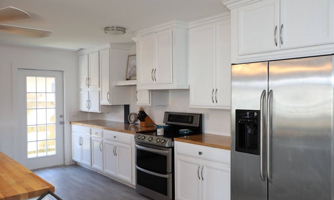 Naples Park House | “The Beach Barn” Large spacious Naples Park dream house