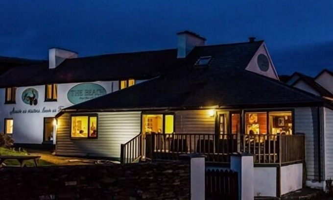 Inishbofin Bed & Breakfast | The Beach Day's Bar & B&B