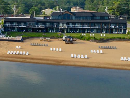 Traverse City Hotel | The Beach Haus - Traverse City