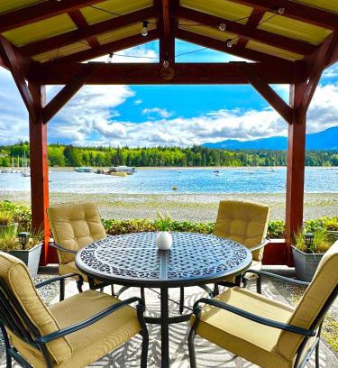 Regional District of Nanaimo House | The Beach House at Deep Bay