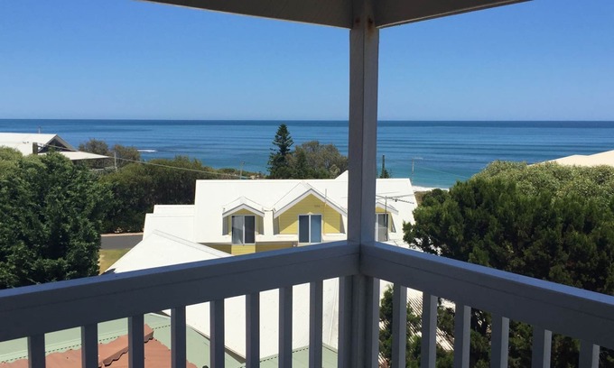 Dawesville House | The Beach House at Florida Beach