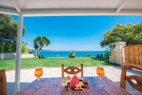 Katavolos Apartment | The Beach House Kaminaki