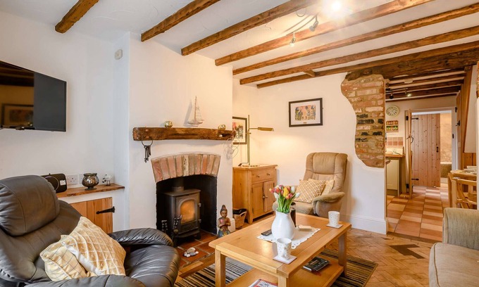 Pakefield House | The Beach Hut - Two Bedroom House, Sleeps 4