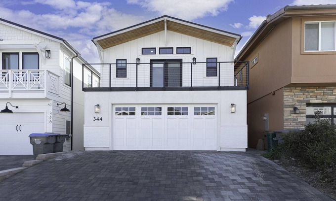 Oceano House | The Beach is at the end of your block!