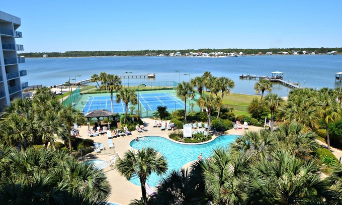 Gulf Shores Condo | 🌊The beach is more affordable than you think! Kick off your shoes and relax! 🦑🏖️