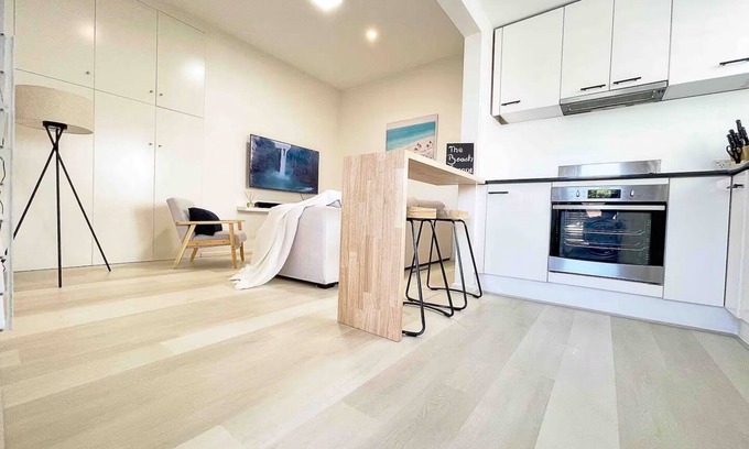 Towradgi Apartment | The Beach Pad | Renovated 1BR Steps from Towradgi
