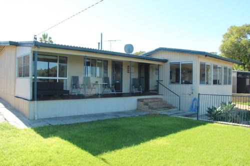 Guilderton House | The Beach Shack - OCEAN VIEWS, CLOSE TO THE BEACH