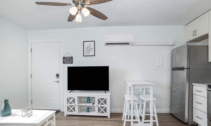 Willoughby Spit Apartment | The Beach Suites Summ