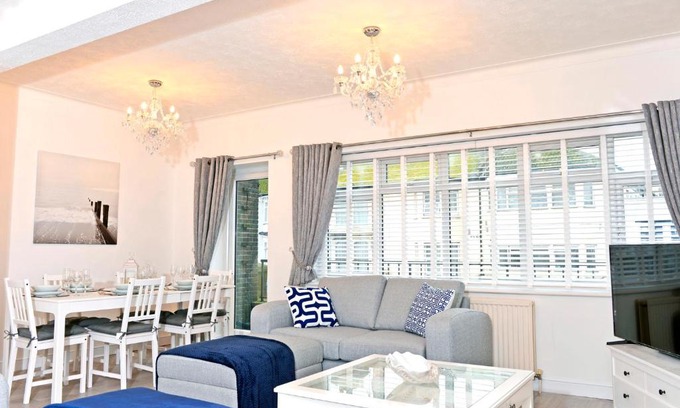 Eastbourne City Centre Apartment | The Beacon Loft