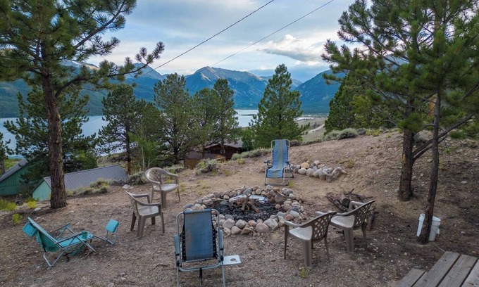 Twin Lakes Cabin | The Bear Den | Lake + Alpine Lookouts | Fast Wifi