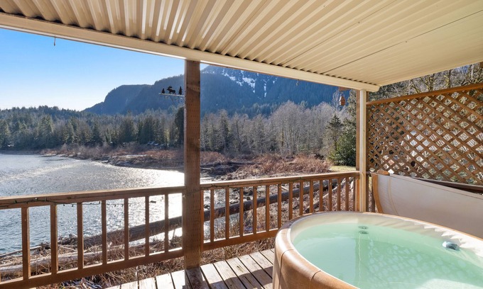 Gold Bar Apartment | The Bears Den - Quiet riverside getaway