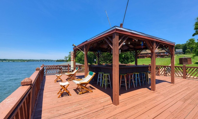 Mineral House | The beautiful Tiki House has plenty of room for your large family gathering.