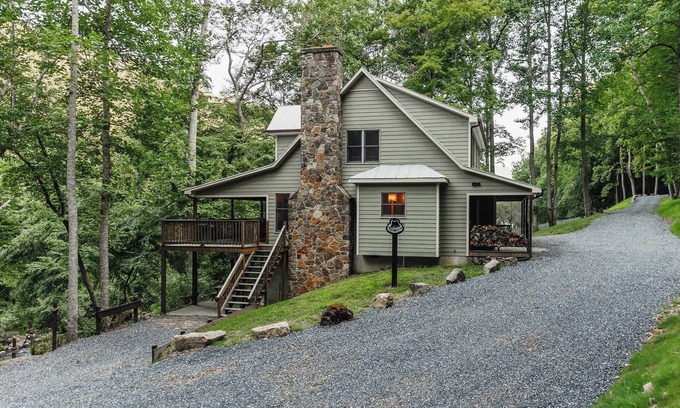 McDowell House | The Beaver Falls House: Tranquil 4-bedroom Home Overlooking River & Beaver Falls