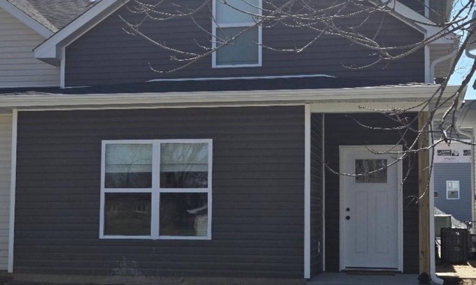Hallsville House | The Benjamin House, Comfortable Townhouse with small town feel