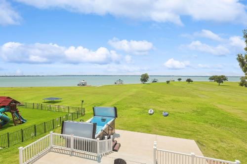 Rockwall House | The Best of Lakeside Living - Luxury at its Finest