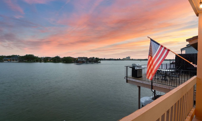 Horseshoe Bay House | The best sunset on the lake!