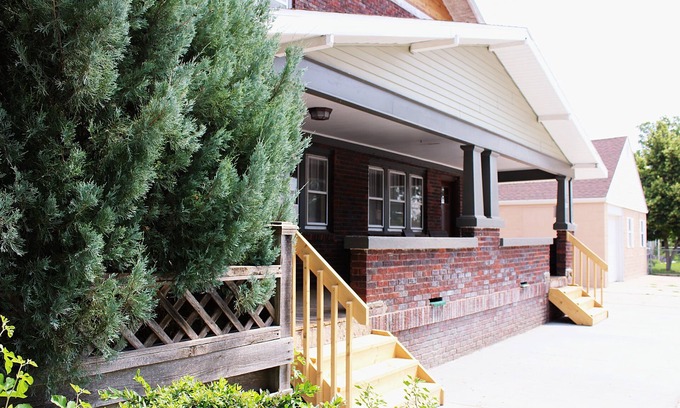 McCook House | “The Bev” Townhouse in McCook