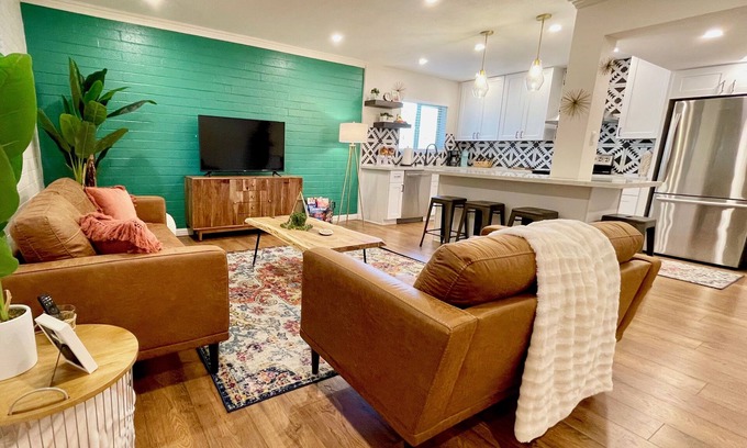 Encanto Condo | The Beverly Bungalow 1BR/BA in the Heart of Phoenix - Grill, Pool & Hot Tub