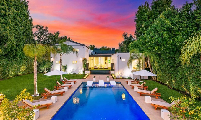 The Flats Apartment | The Beverly Hills Palace