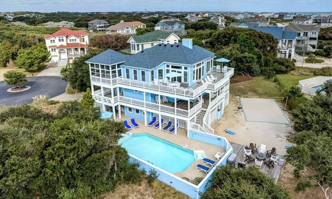 Duck House | The Big Easy | 805 ft from the beach | Private Pool, Hot Tub, Dog Friendly | Duck