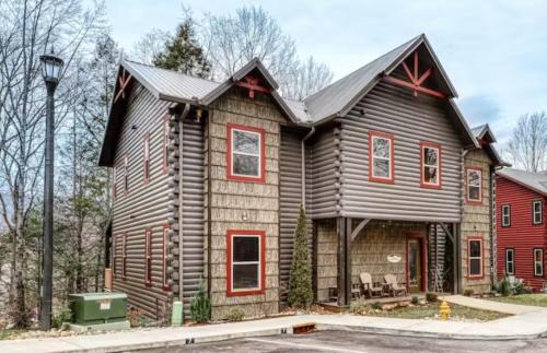 Gatlinburg House | The Big Poplar Retreat by Stony Brook Cabins