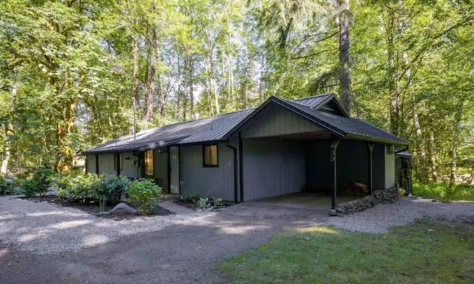 Hoodsport House | The Bigfoot Bungalow - Close to lakes and town!