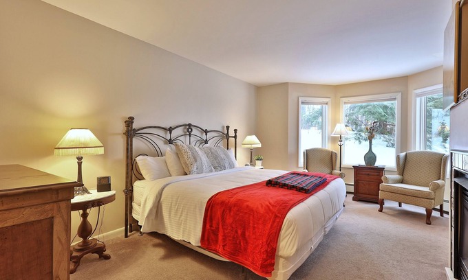 Killington Cabin | The Birch Ridge: American Classic Room #7 - King Suite in Killington. Hot Tub.