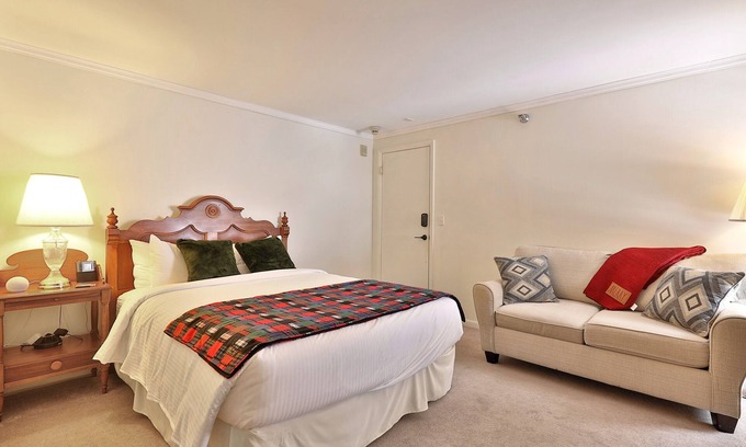 Killington Cabin | The Birch Ridge: Lace Room #3 - Queen Suite in Renovated Killington Lodge. Hot tubs.
