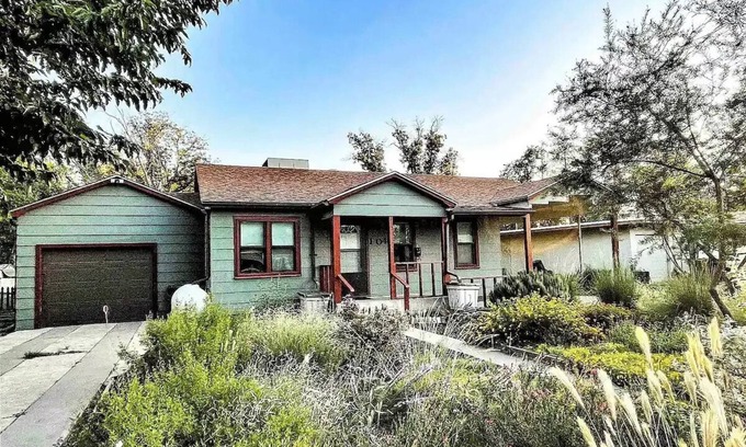 Carlsbad House | The Bird- Lovely 2 Bed Home in the Garden, Great Location