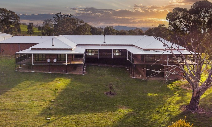 Goughs Bay House | The Black Lambe - Luxury Escape in Mansfield
