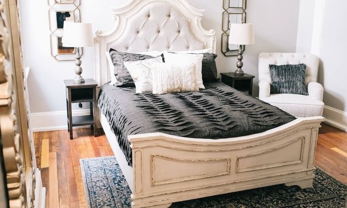 Lake City Apartment | The Blanche - Room 208