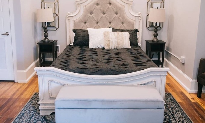 Lake City Apartment | The Blanche - Room 311